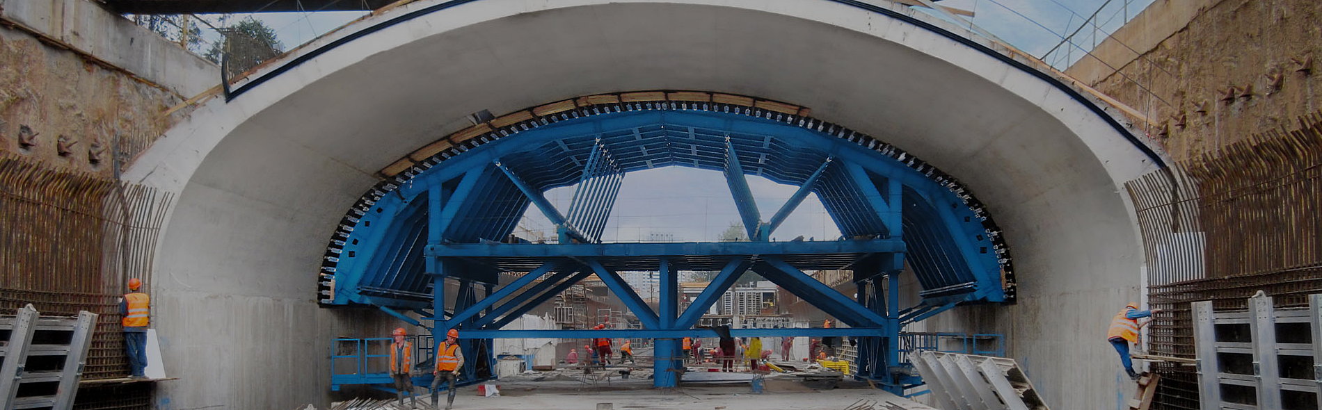 Горизонтально перемещаемая катучая опалубка